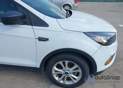 2019 Ford Escape S z USA, uszkodzony, nr VIN 1FMCU0F74KUC02675
